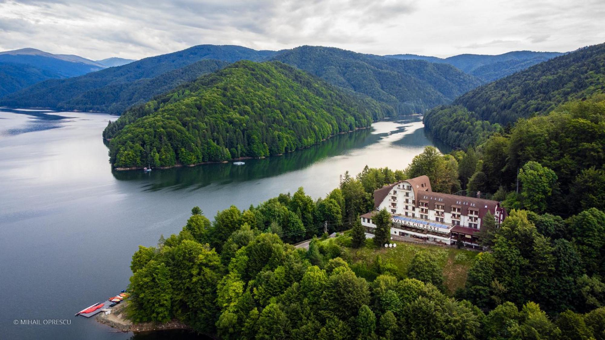 Hotel Valea Cu Pesti Capatineni-Ungureni Exterior photo