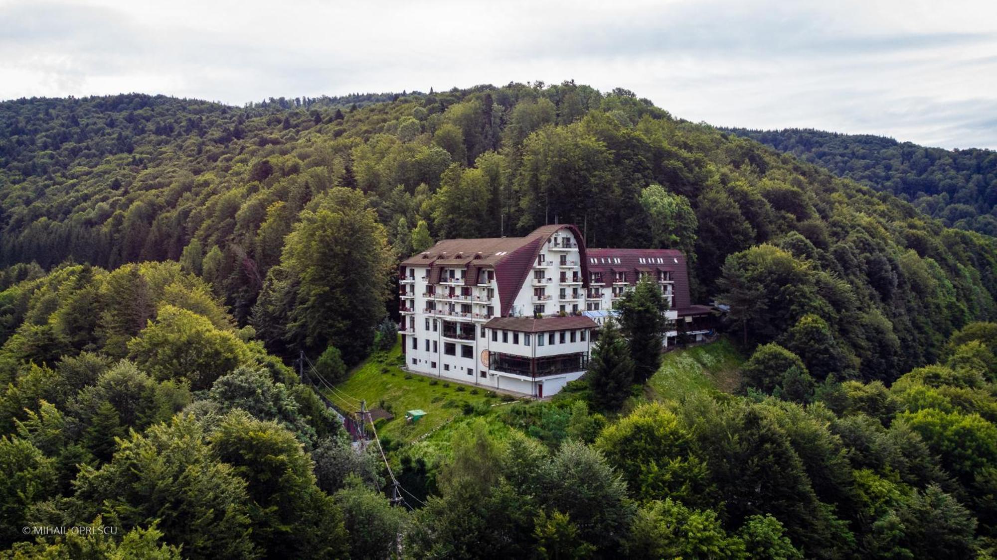 Hotel Valea Cu Pesti Capatineni-Ungureni Exterior photo