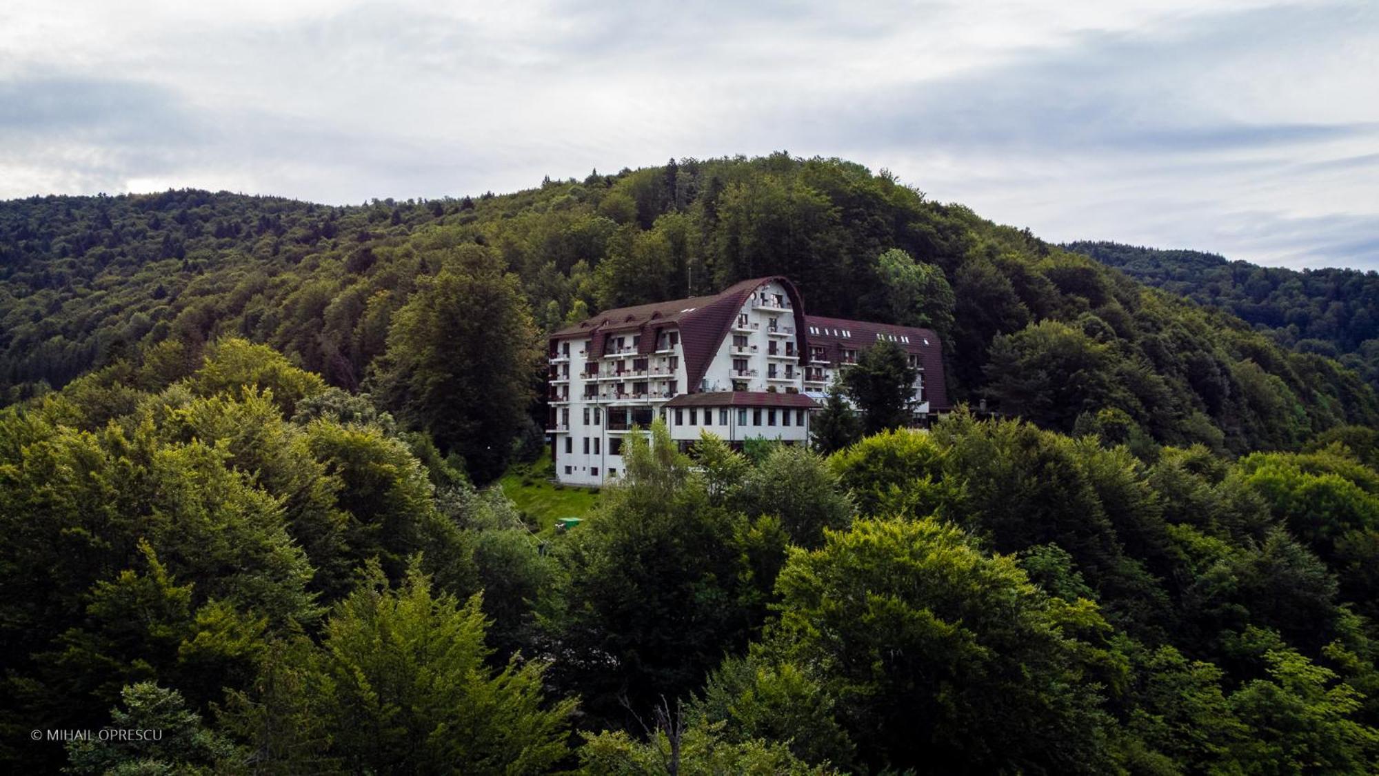 Hotel Valea Cu Pesti Capatineni-Ungureni Exterior photo