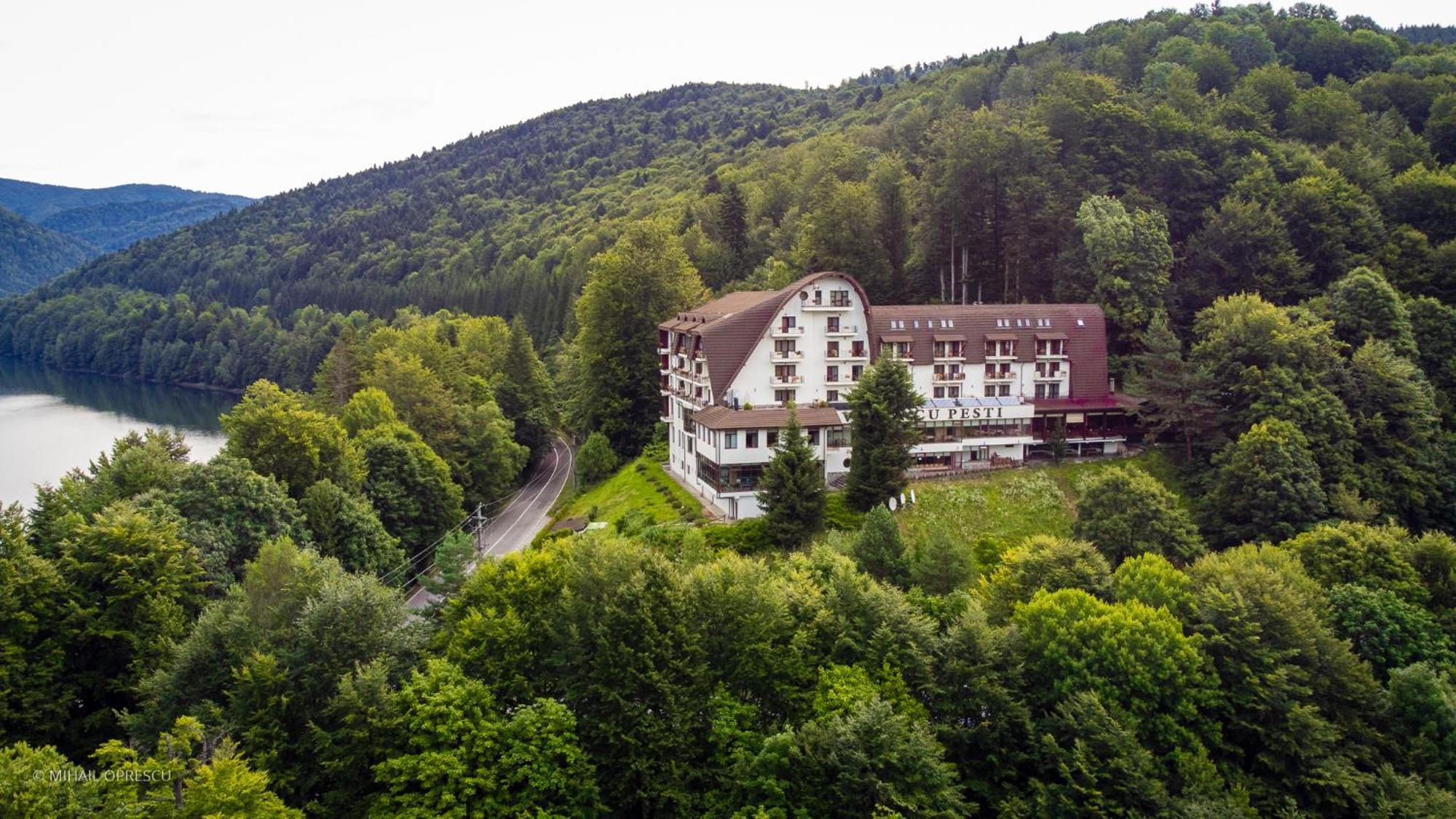 Hotel Valea Cu Pesti Capatineni-Ungureni Exterior photo