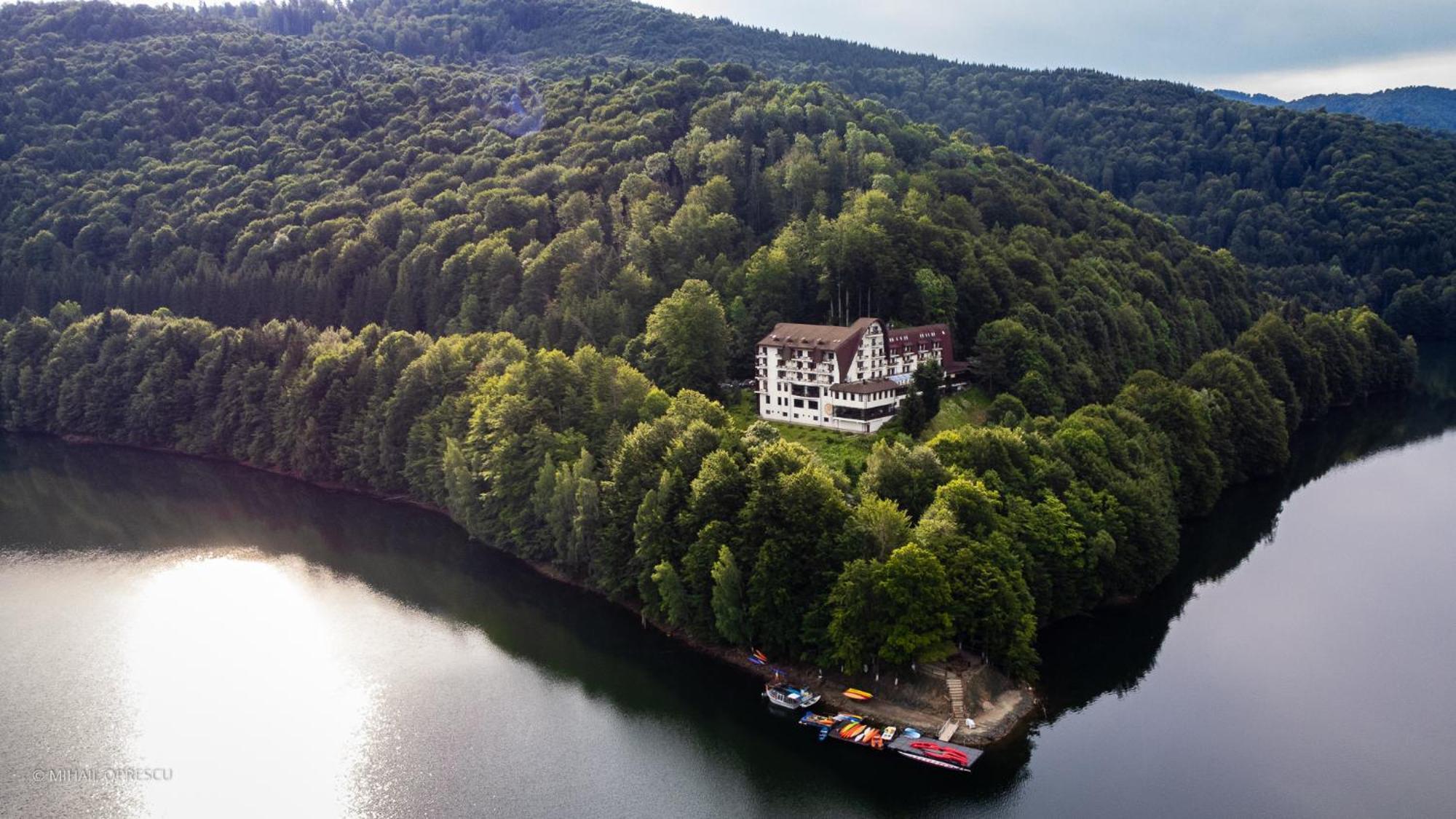 Hotel Valea Cu Pesti Capatineni-Ungureni Exterior photo