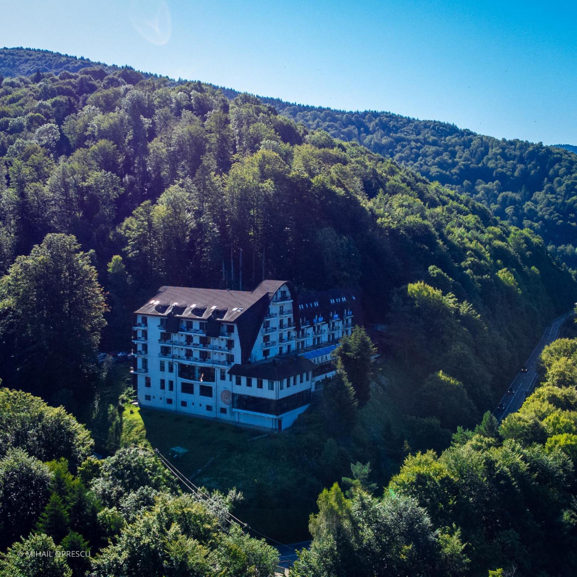 Hotel Valea Cu Pesti Capatineni-Ungureni Exterior photo