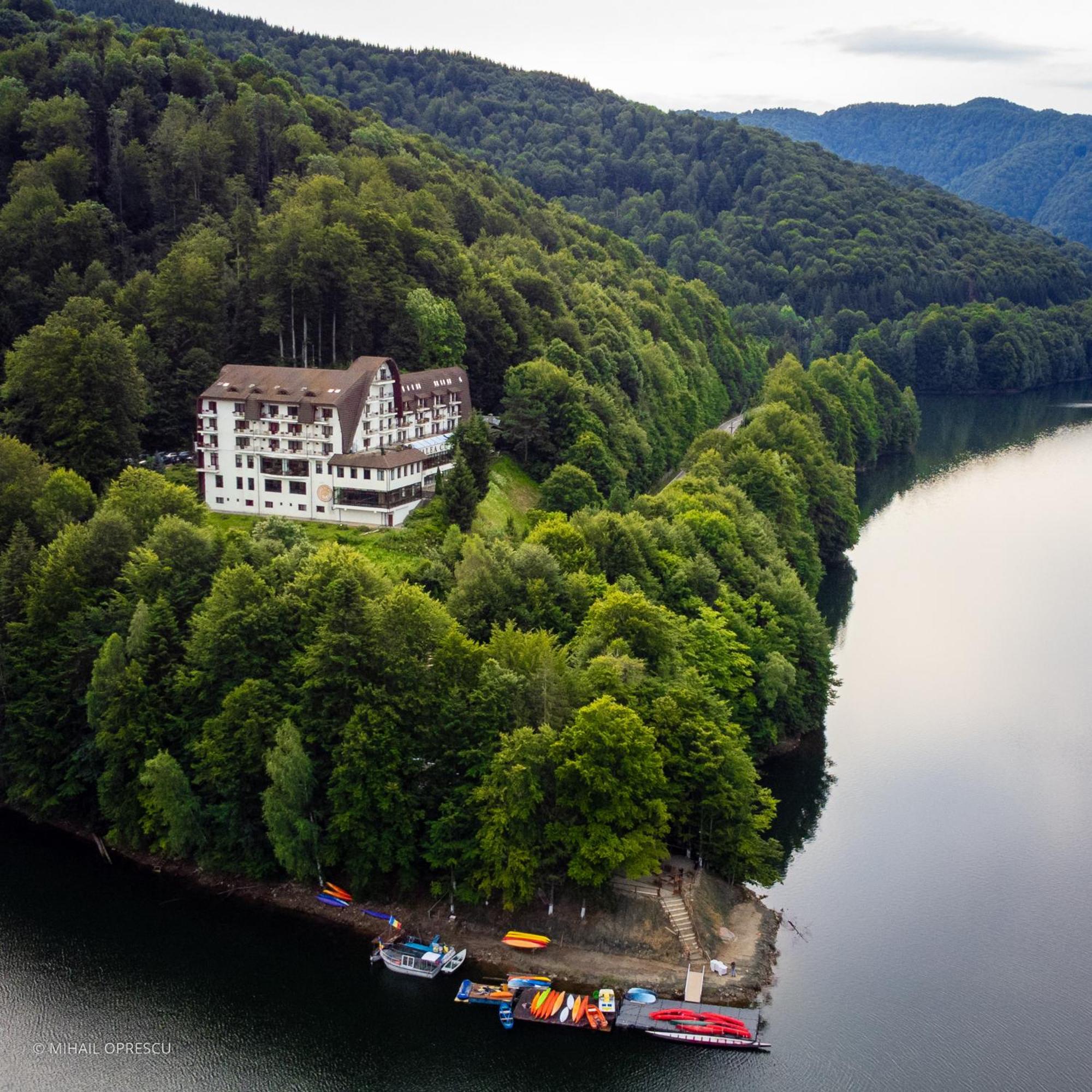 Hotel Valea Cu Pesti Capatineni-Ungureni Exterior photo