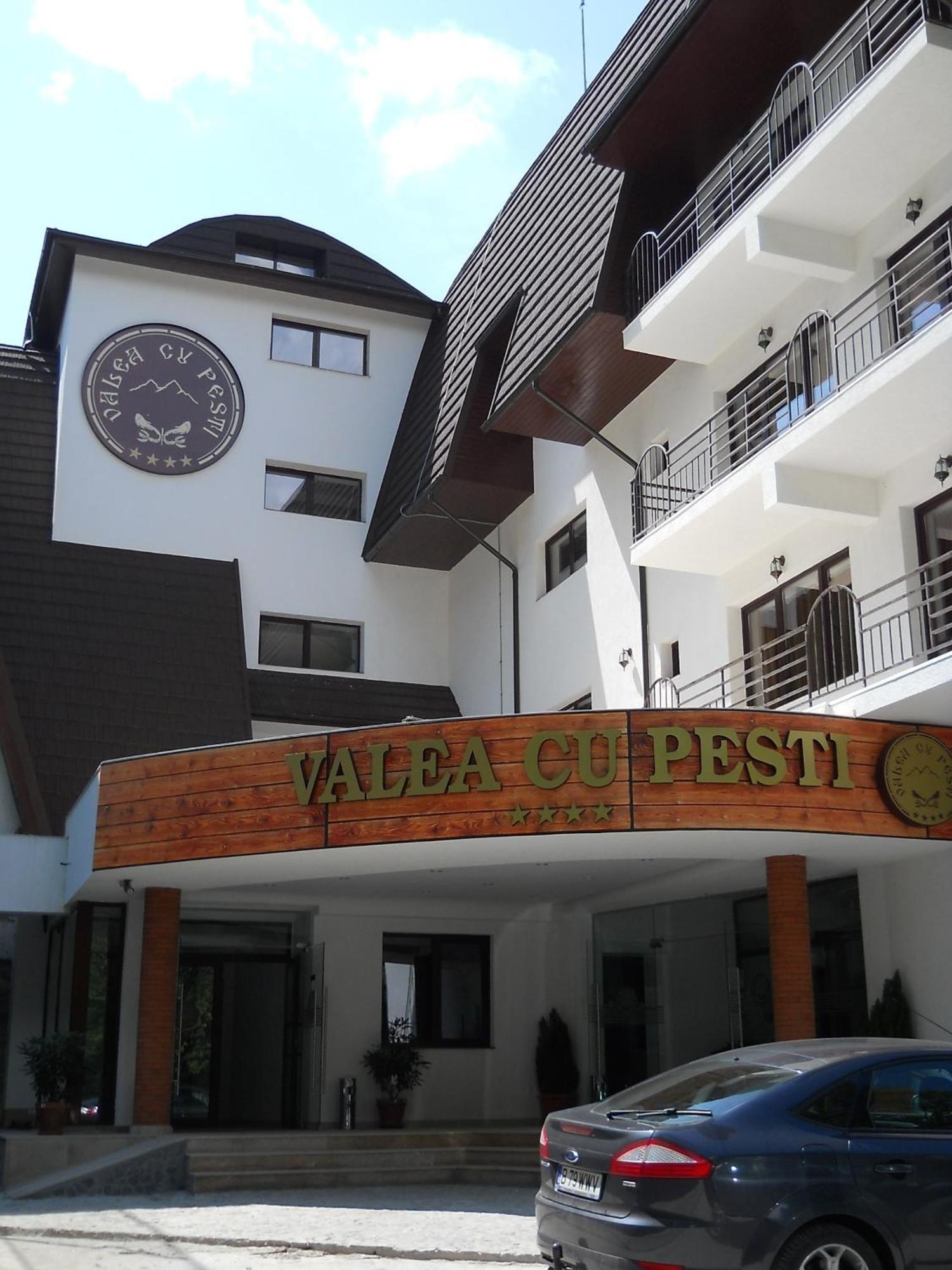 Hotel Valea Cu Pesti Capatineni-Ungureni Exterior photo