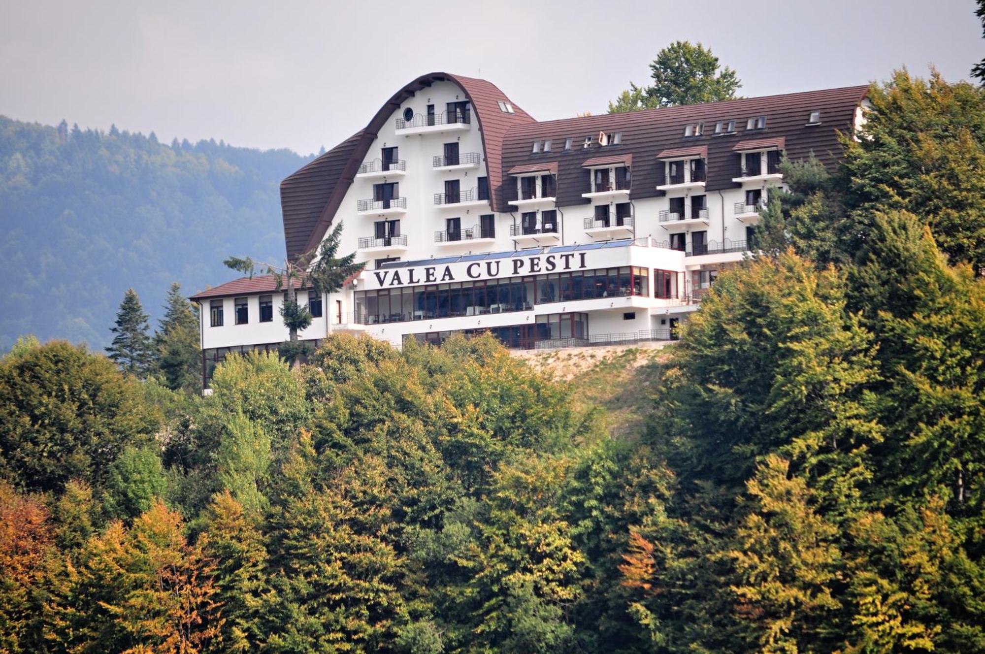 Hotel Valea Cu Pesti Capatineni-Ungureni Exterior photo